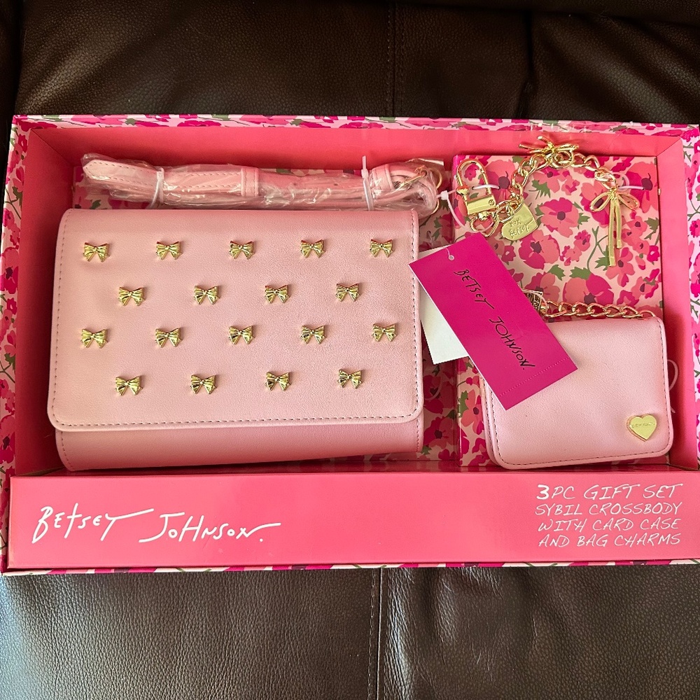 Betsey Johnson 3 Pc gift set Sybil Collection Bow